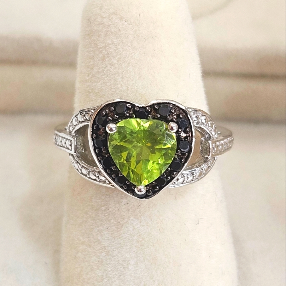 Sterling Silver Green Peridot Heart & Black Spinel Ring Size 5 US